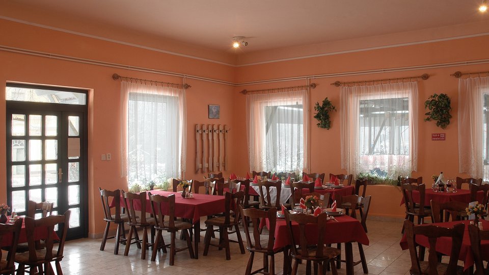 Centrum Étterem Panzió Tekéző